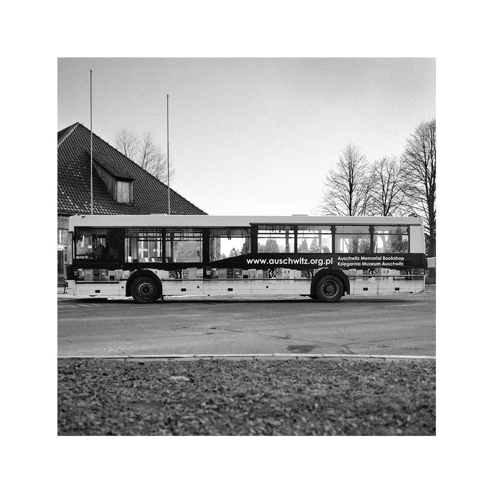 adrien-pezennec-photo-bus-auschwitz